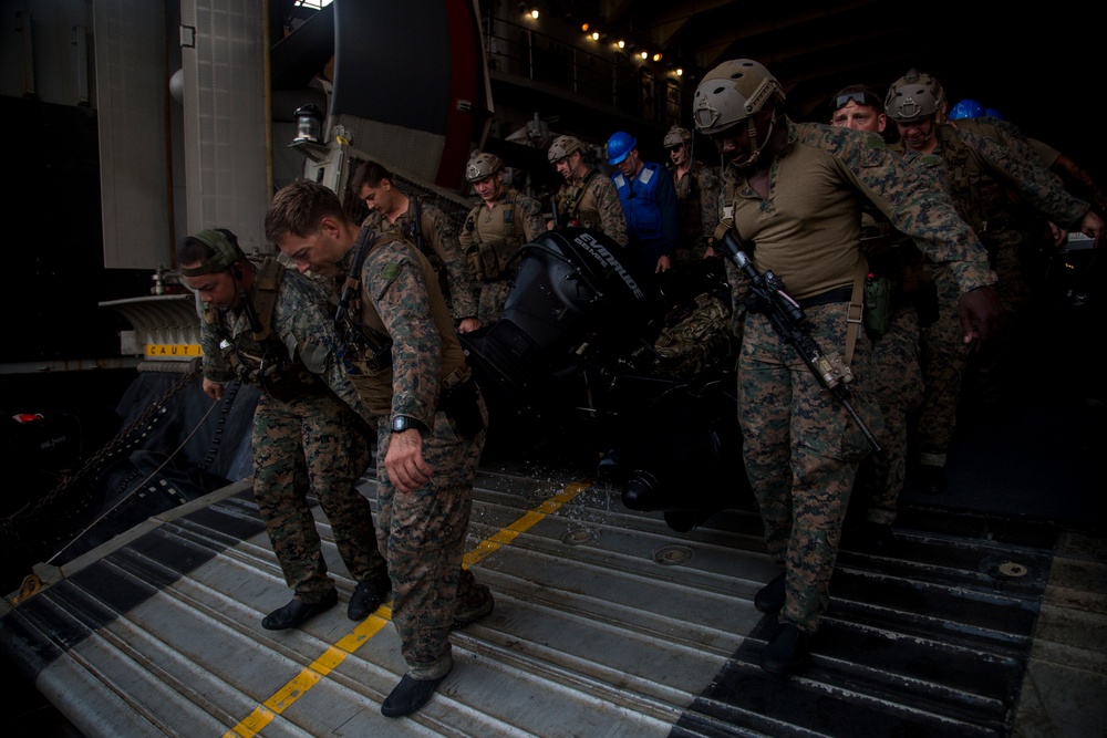 PH, US recon Marines support amphibious operations during KAMANDAG 3