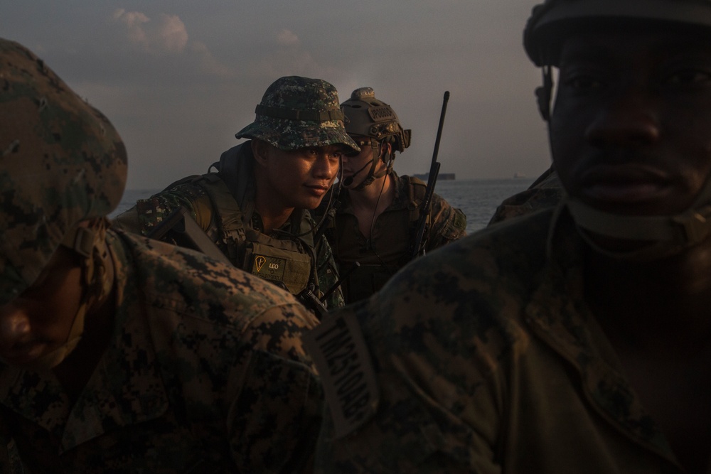 PH, US Recon Marines support amphibious operations during KAMANDAG 3