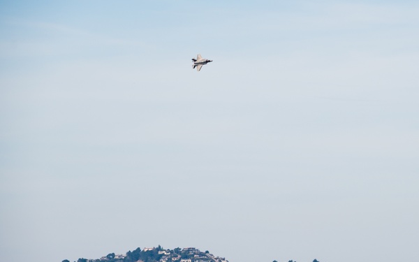 F-35 Demo Team soars over San Francisco Fleet Week