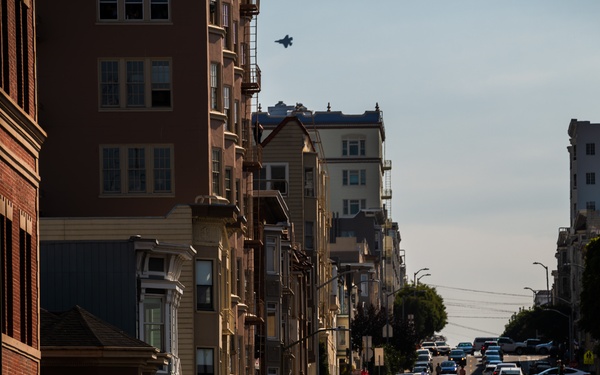 F-35 Demo Team soars over San Francisco Fleet Week