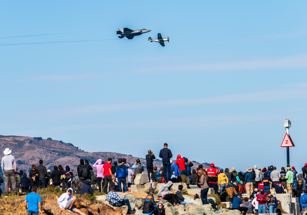 F-35 Demo Team soars over San Francisco Fleet Week