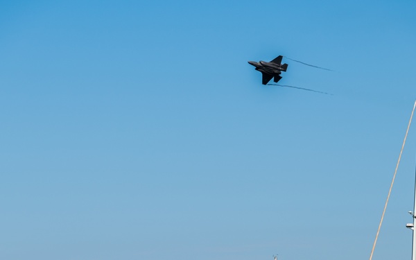 F-35 Demo Team soars over San Francisco Fleet Week