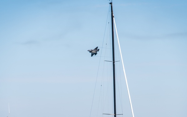 F-35 Demo Team soars over San Francisco Fleet Week