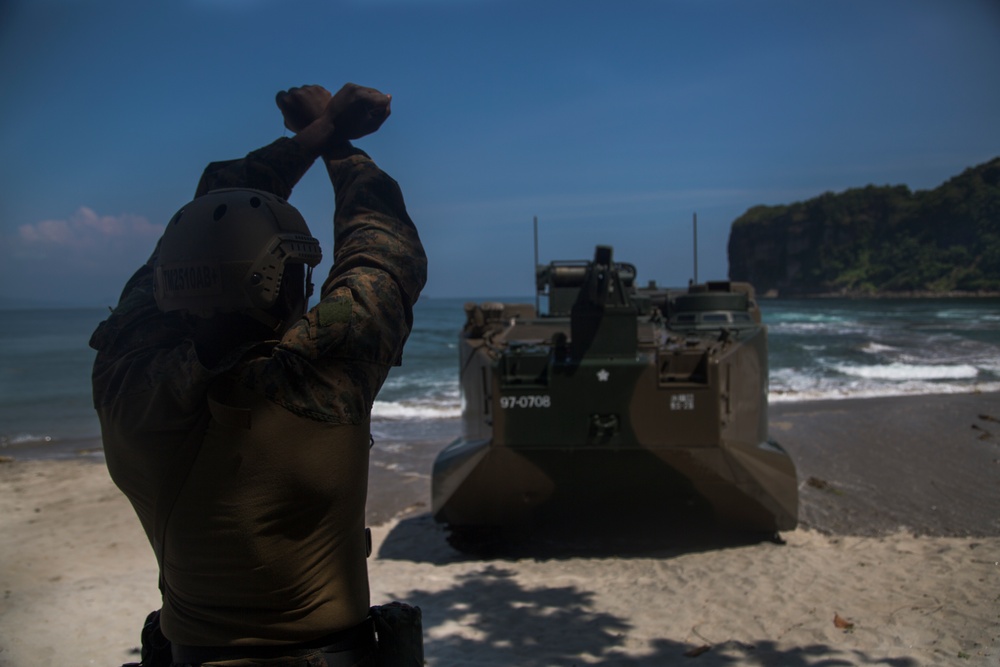 US, PH recon Marines conduct amphibious operations during KAMANDAG 3