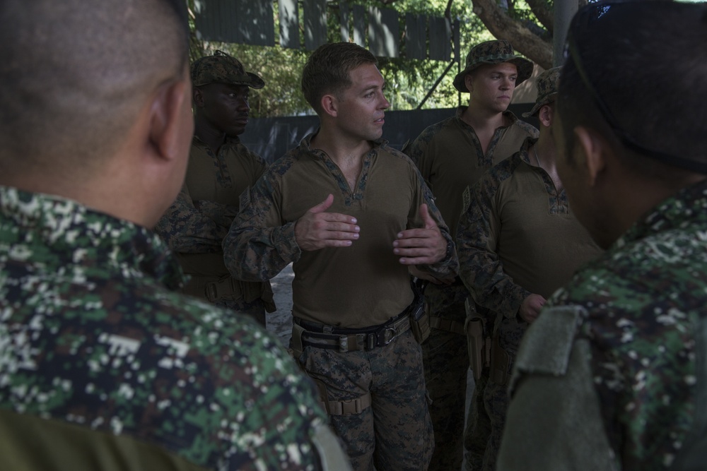 PH, US Recon Marines perform dry fire drills during KAMANDAG 3