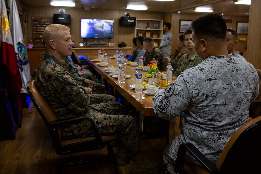 3rd MEB CG visits Philippine Navy ship BRP Davao Del Sur (LD 602)