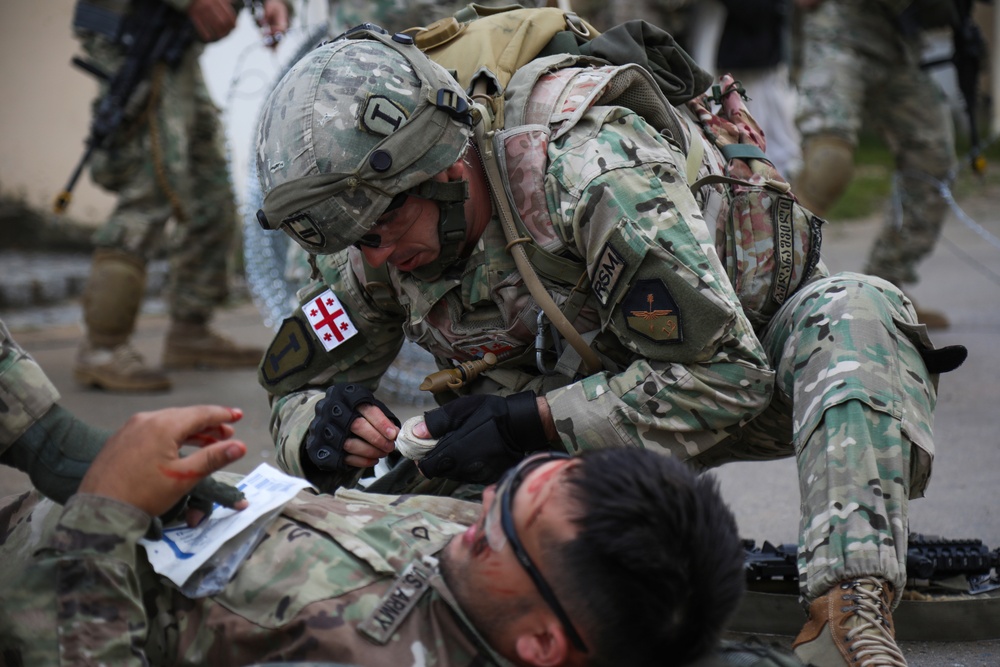 A Georgian soldier provides medical aid