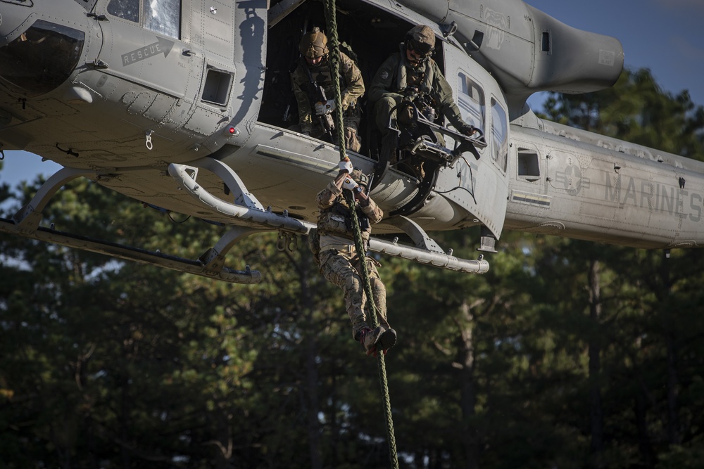 Special Warfare Airmen train with U.S. Marine Corps Reserve