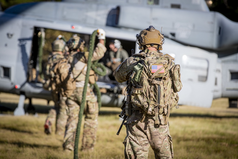 Special Warfare Airmen train with U.S. Marine Corps Reserve