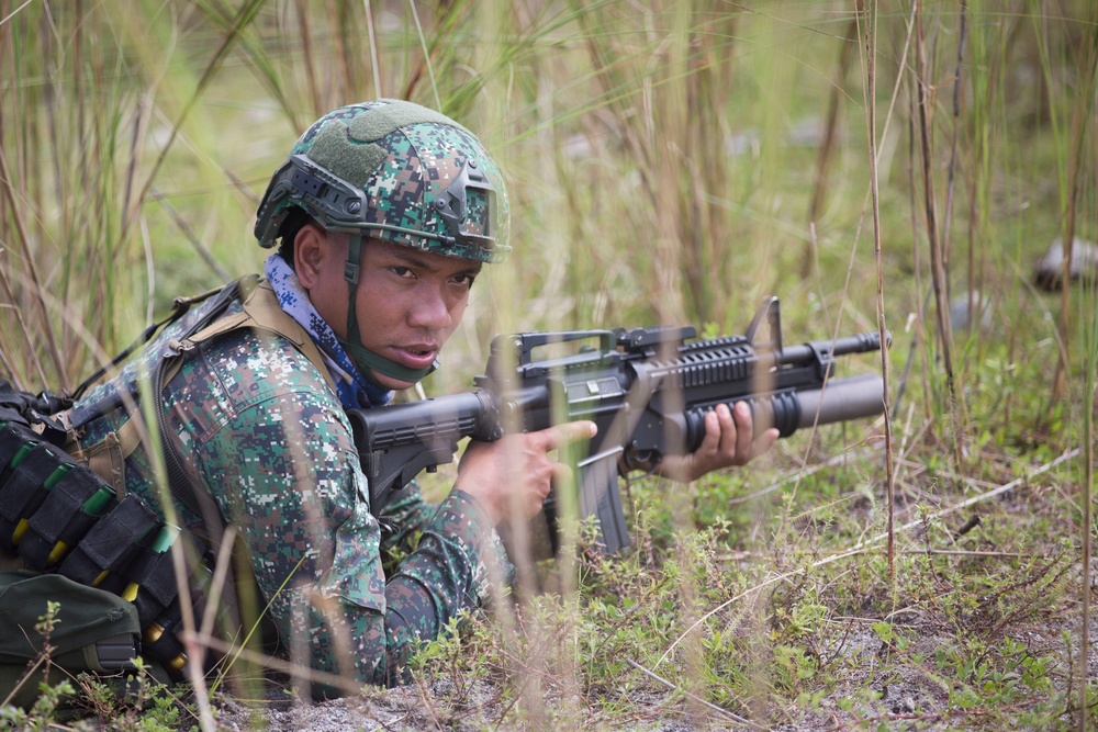 Philippine, US Marines share infantry tactics during a live fire range as part of KAMANDAG 3