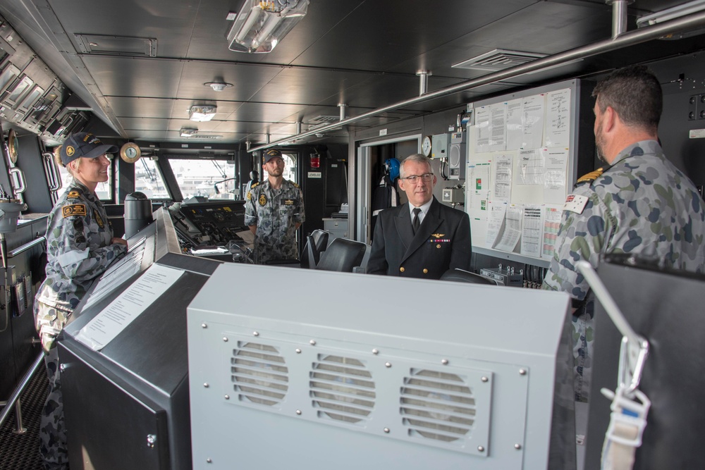 Third Fleet Commander Visits HMAS Brisbane