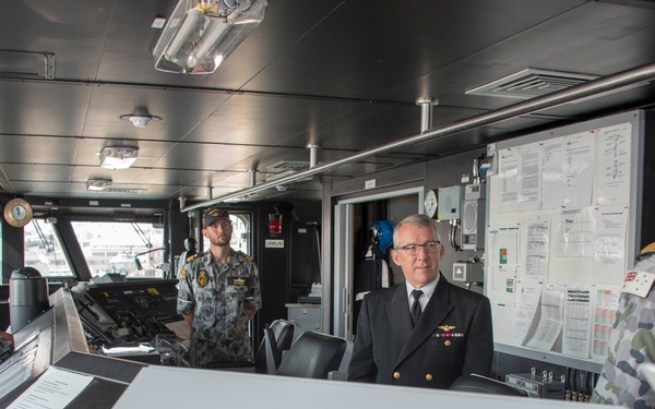 Third Fleet Commander Visits HMAS Brisbane