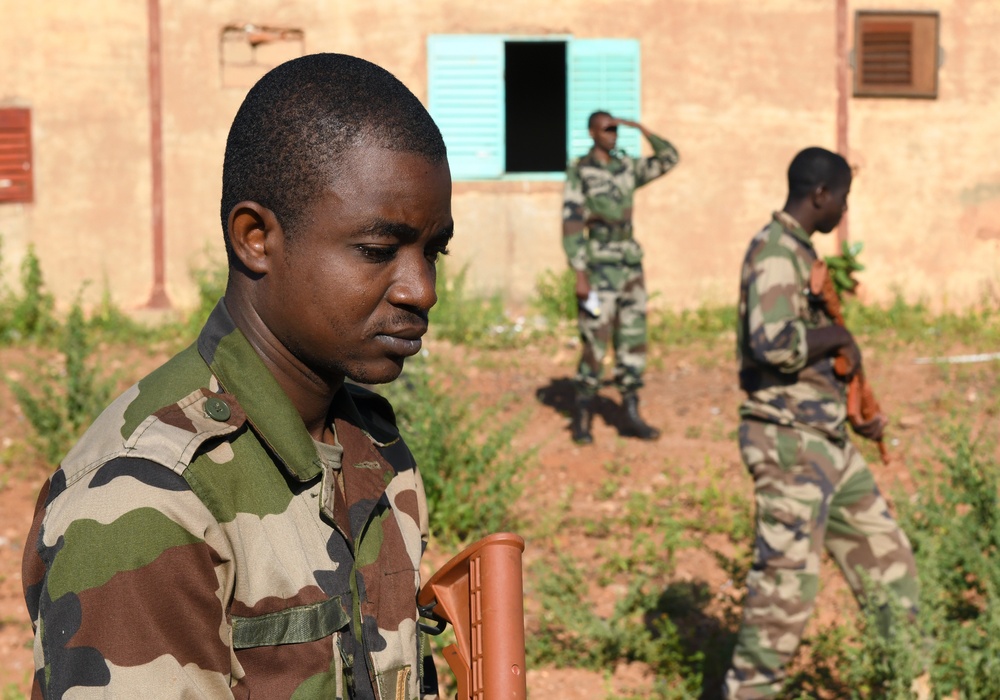 Partnership in Niger: U.S. EOD, Air Advisors train FAN