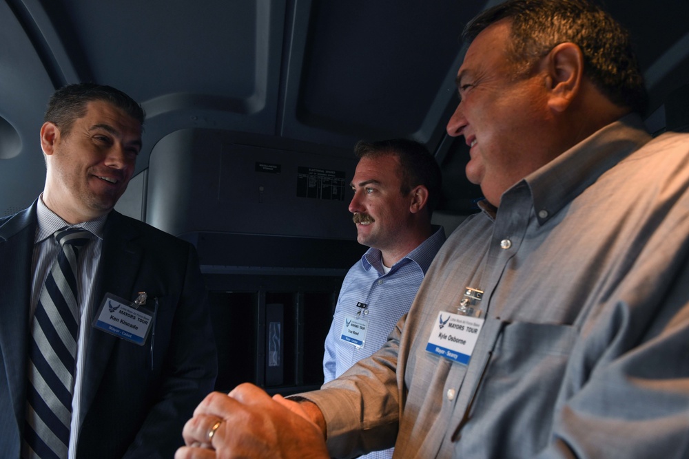TLR mayors’ tour connects civic leaders with Ready Warriors