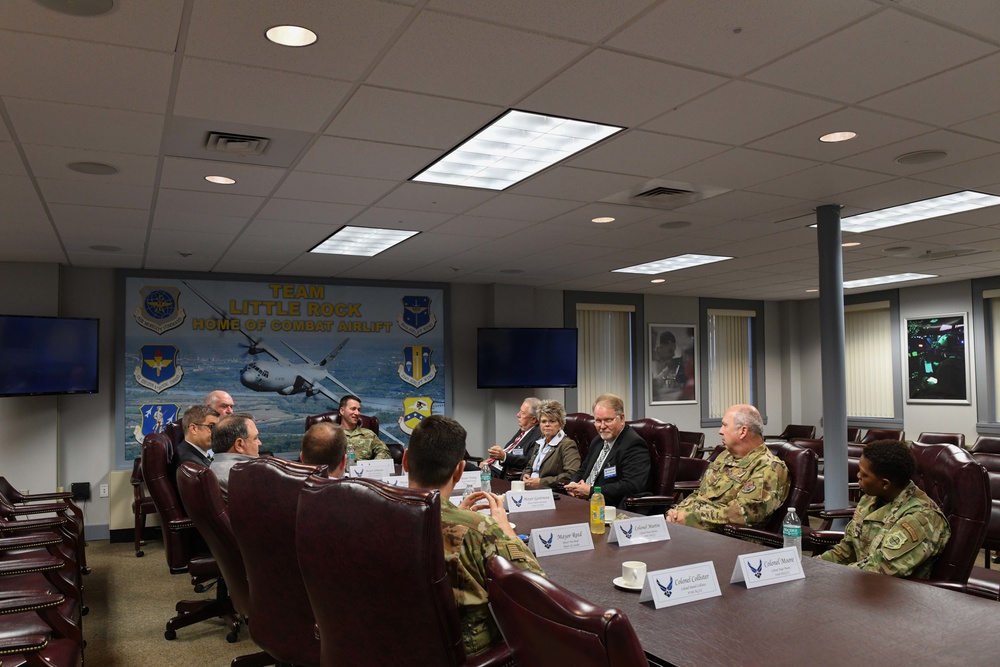 TLR mayors’ tour connects civic leaders with Ready Warriors