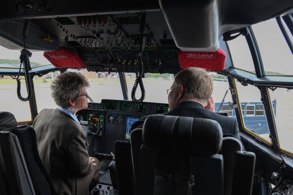 TLR mayors’ tour connects civic leaders with Ready Warriors
