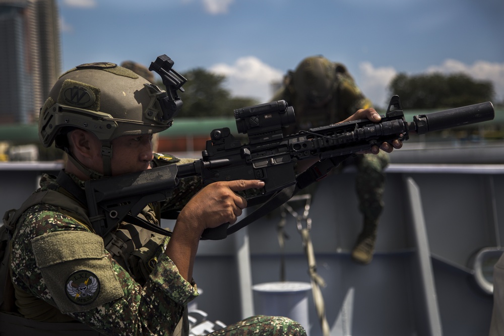 US Marines, Philippine Marines, Coast Guard conduct VBSS during KAMANDAG 3