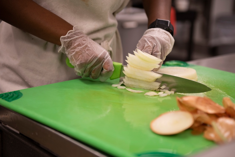 23d FSS provides meals for Moody Airmen