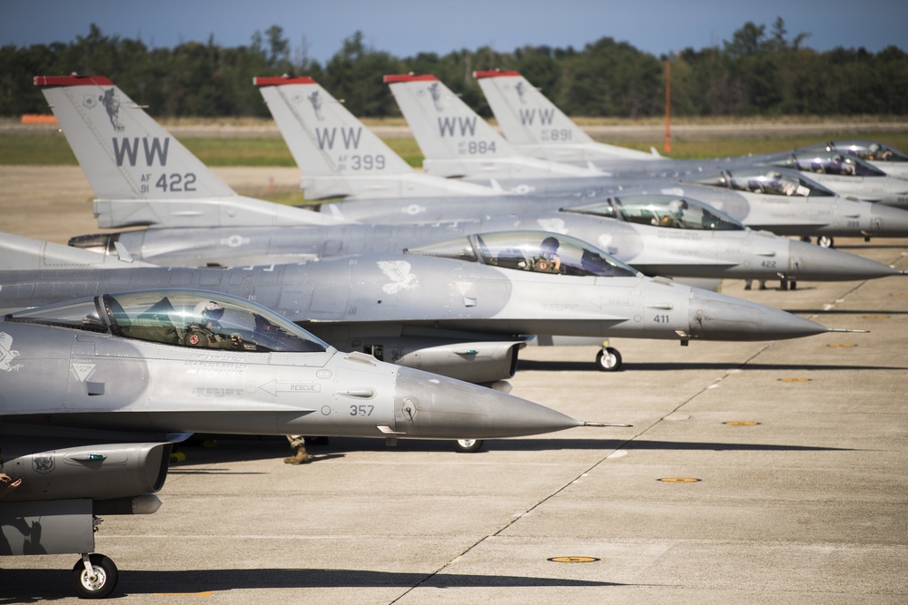 F-16 Fighting Falcons in Komatsu