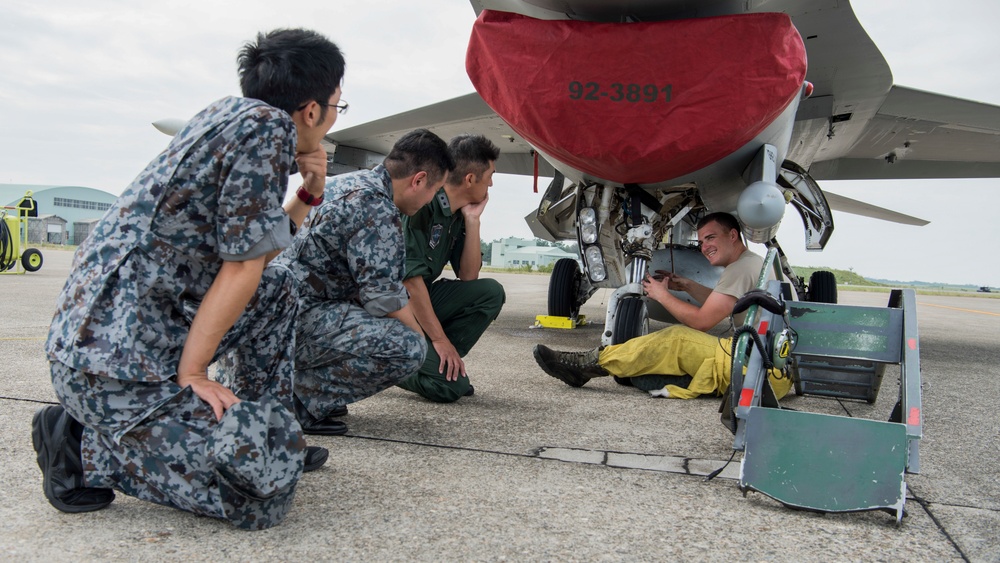 Komatsu AB commander and F-16