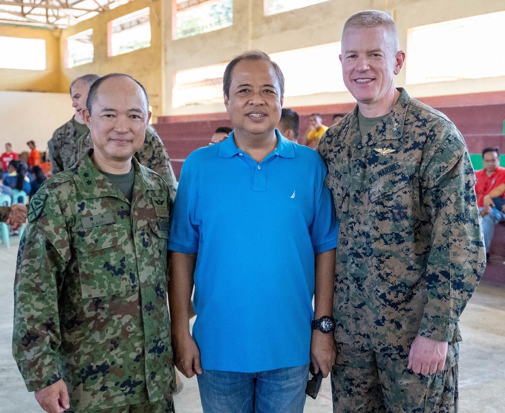 Philippine, US Armed Forces build community relations during KAMANDAG 3