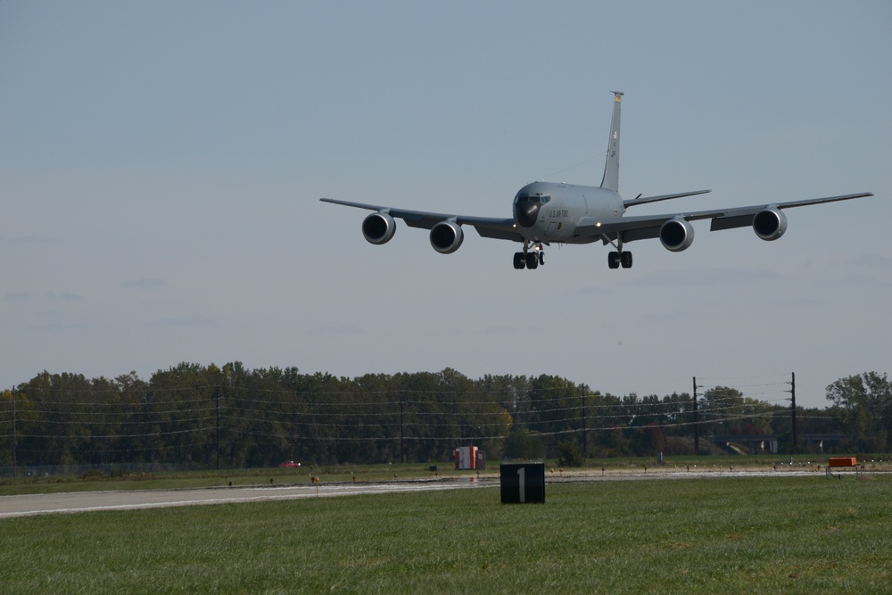 KC-135 lands