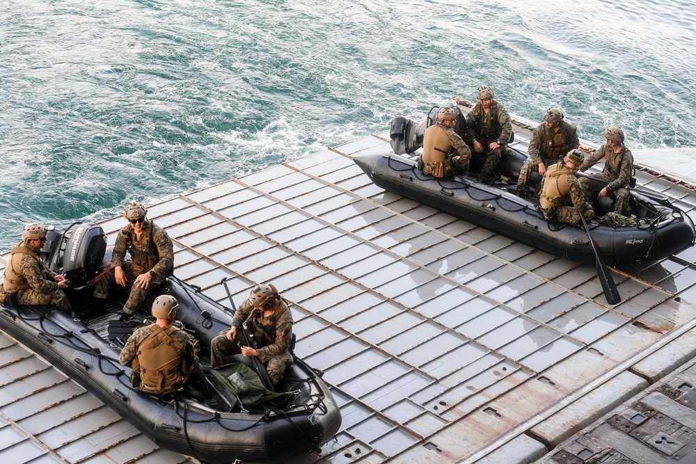 USS Germantown (LSD 42) participates in KAMANDAG 3