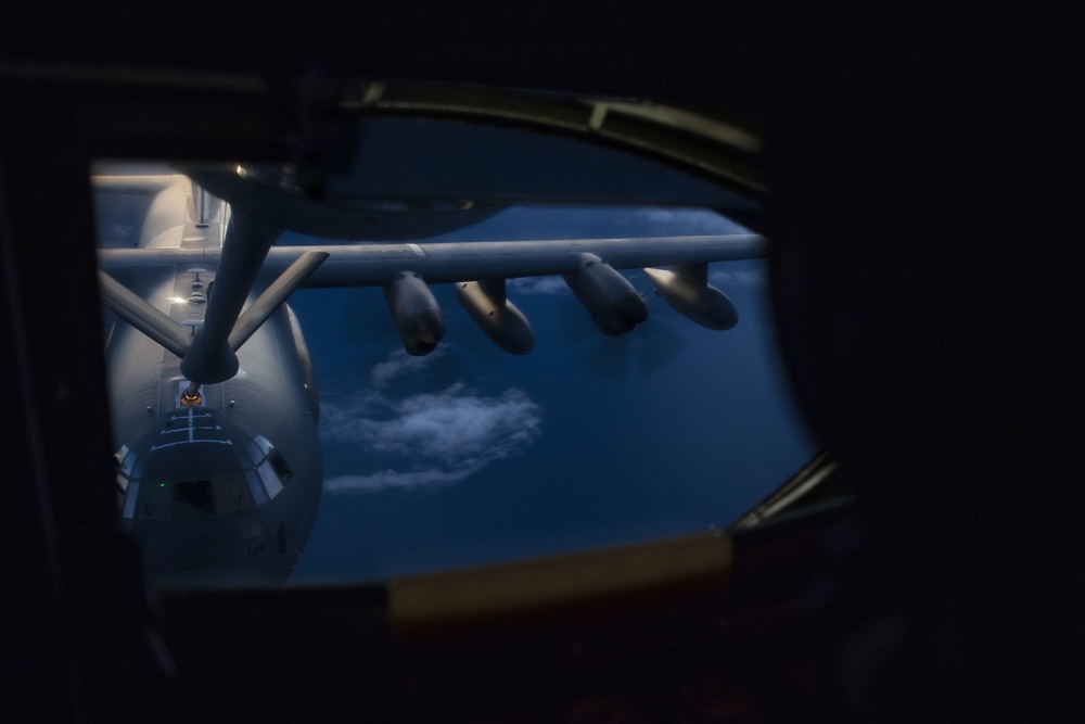 909th ARS refuels C-130J Super Hercules