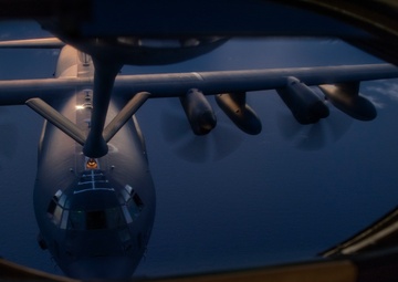 909th ARS refuels C-130J Super Hercules