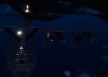 909th ARS refuels C-130J Super Hercules