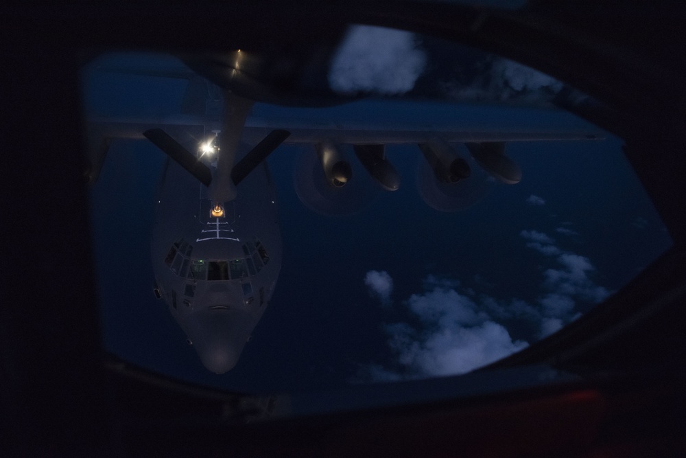 909th ARS refuels C-130J Super Hercules