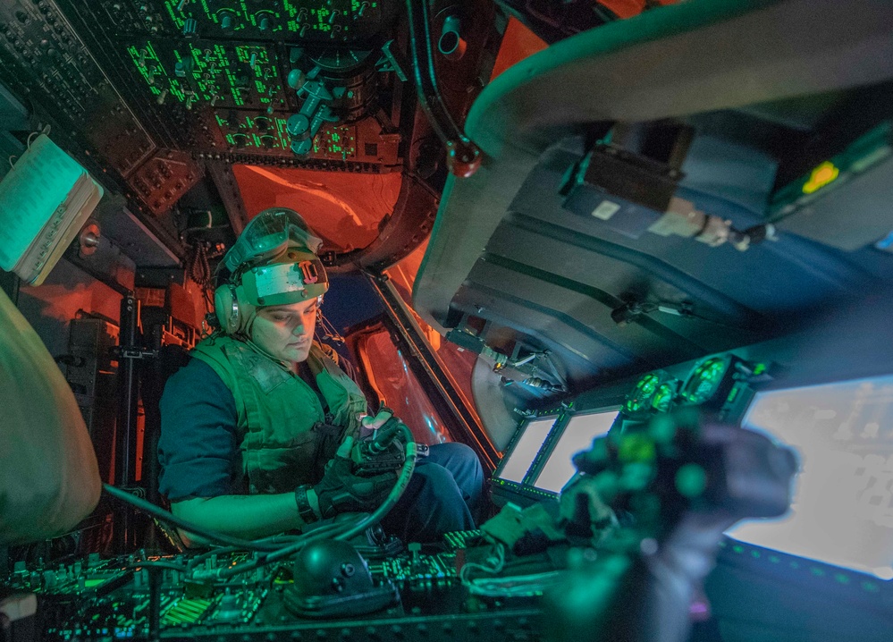 USS WAYNE E. MEYER (DDG 108) Nighttime Flight Operations Oct 13, 2019