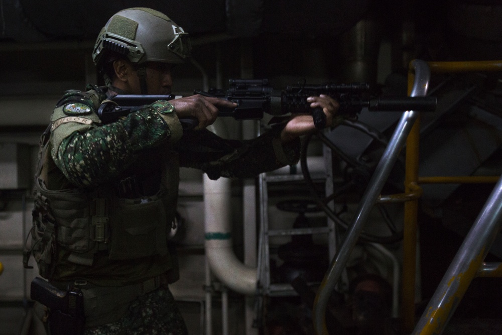 US Marines, Philippine Marines, Coast Guard conduct VBSS during KAMANDAG 3