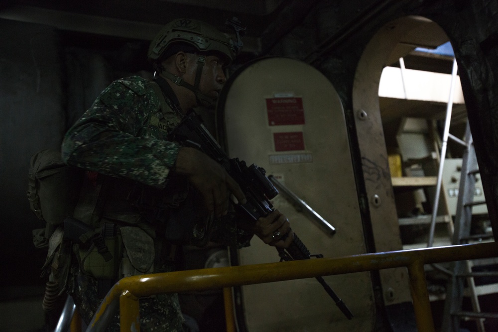 US Marines, Philippine Marines, Coast Guard conduct VBSS during KAMANDAG 3