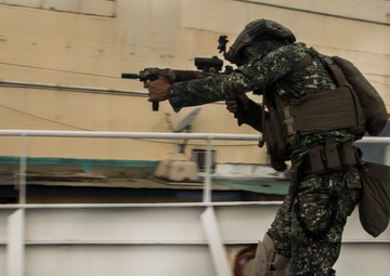 US Marines, Philippine Marines, Coast Guard conduct VBSS during KAMANDAG 3