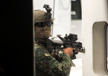 US Marines, Philippine Marines, Coast Guard conduct VBSS during KAMANDAG 3