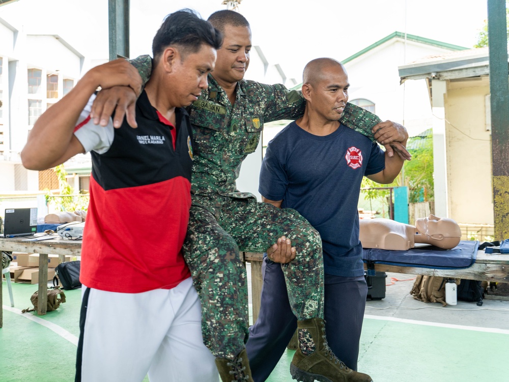 PMC, USN shares medical skills with Subic Fire Rescue Medics