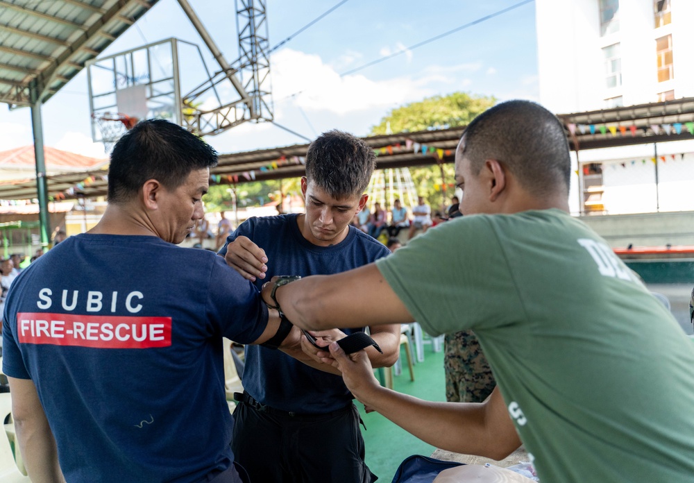 PMC, USN shares medical skills with Subic Fire Rescue Medics