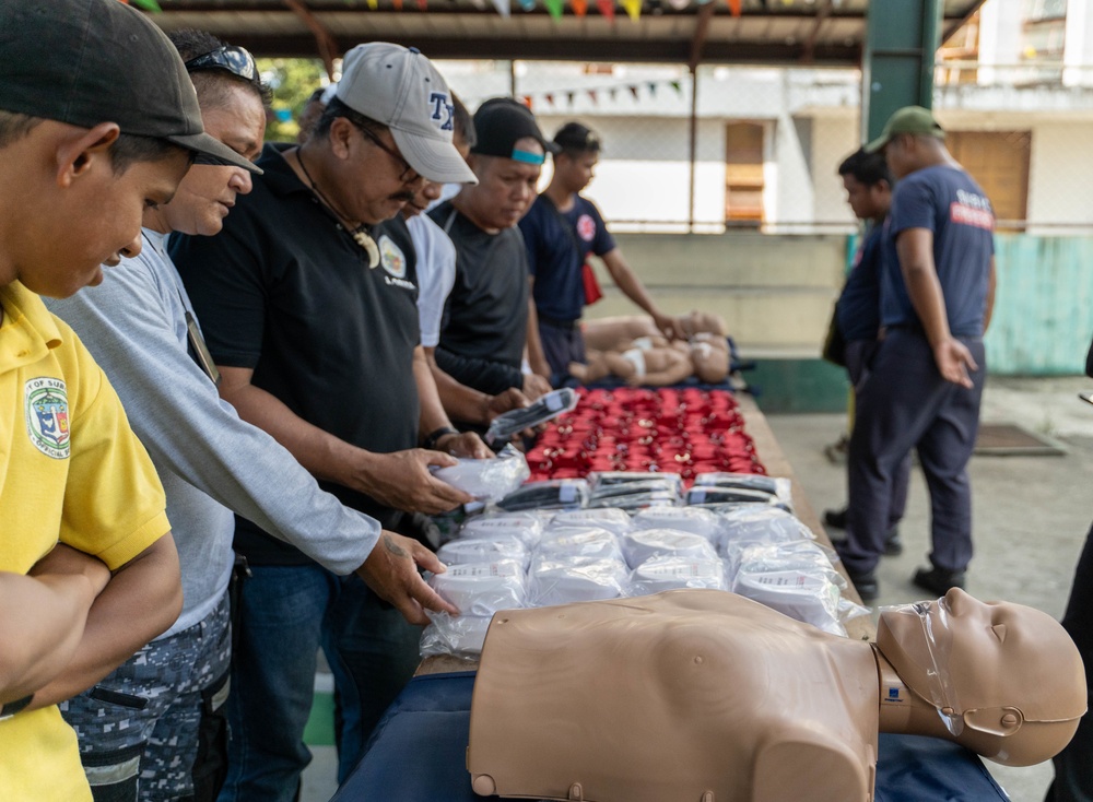 PMC, USN shares medical skills with Subic Fire Rescue Medics