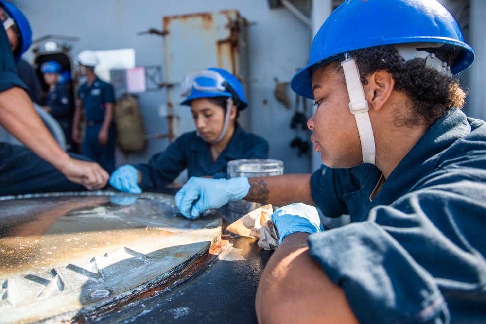 USS Harpers Ferry Departs Brunei
