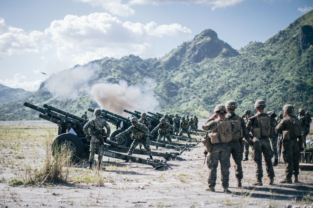 U.S., Philippine Marines Fire Artillery at KAMANDAG 3