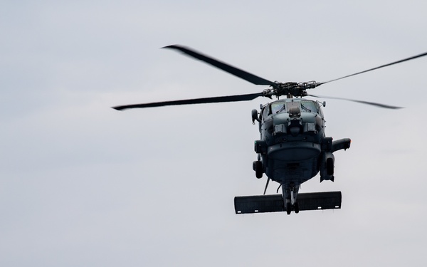 USS Porter (DDG 78) conducts Flight Quarters