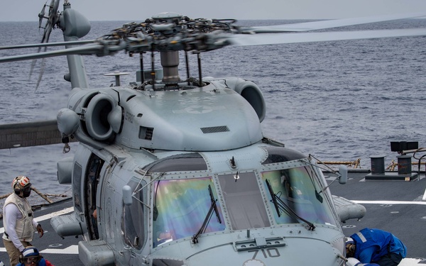 USS Porter (DDG 78) conducts Flight Quarters