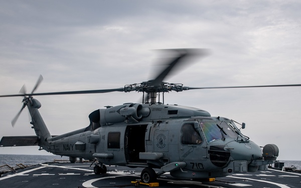 USS Porter (DDG 78) conducts Flight Quarters
