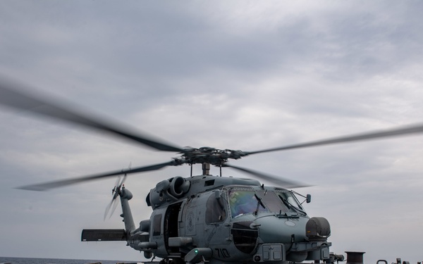 USS Porter (DDG 78) conducts Flight Quarters