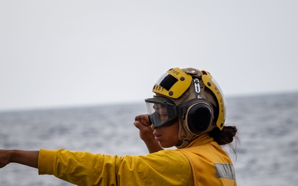 USS Porter (DDG 78) conducts Flight Quarters