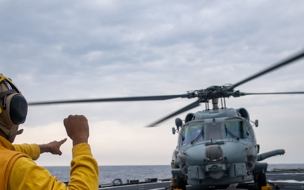 USS Porter (DDG 78) conducts Flight Quarters