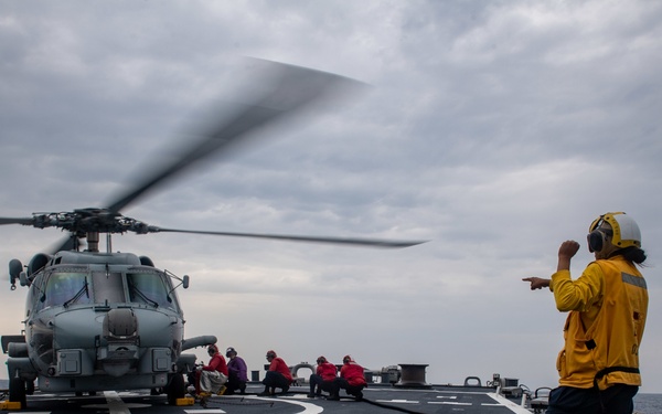 USS Porter (DDG 78) conducts Flight Quarters