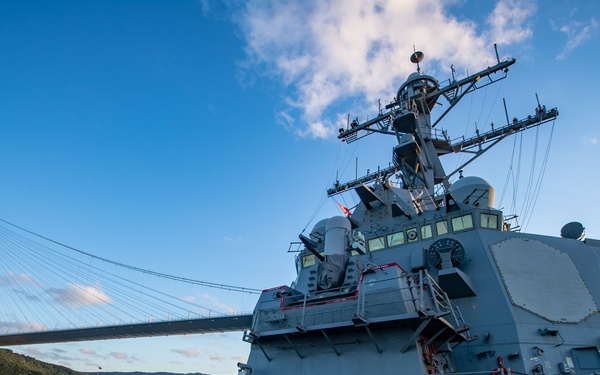 USS Porter (DDG 78) transits Bosphorus Strait