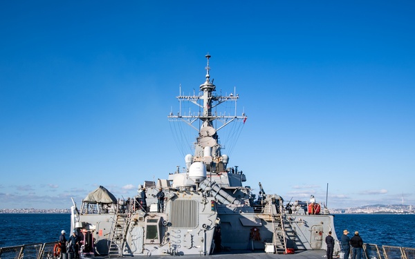 USS Porter (DDG 78) transits Bosphorus Strait